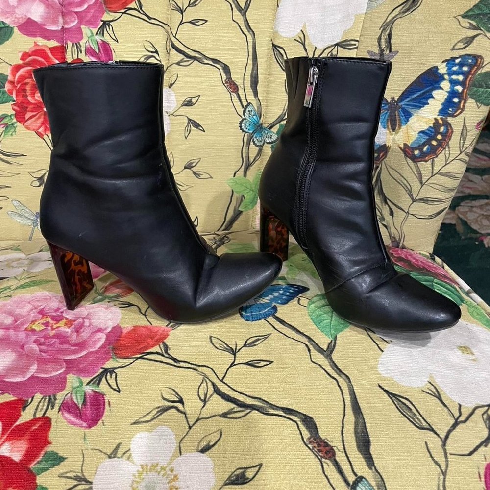 Black ankle boot with glassy brown cheetah print heel and zip closure